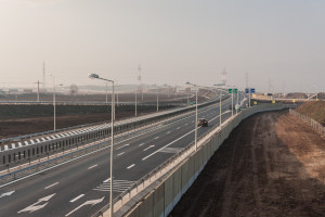 Photographie d'une section de l'autoroute roumaine A1 entre Orastie et Sibiu